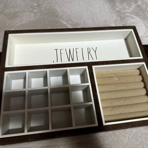 Nice Rae Dunn jewelry box/tray